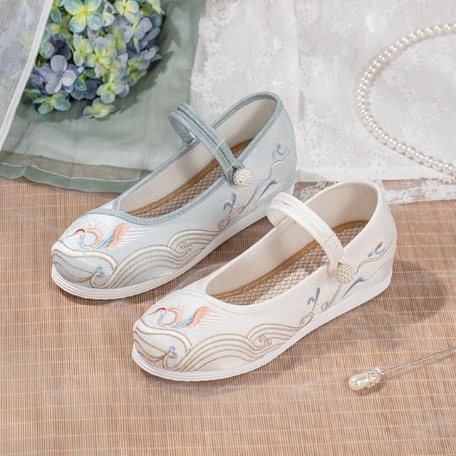 Hibase Shoes Hibak - Embroidered Hidden Wedge Hanfu Shoes | YesStyle