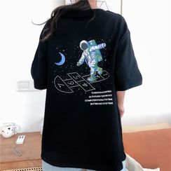 Cloud Nine - Oversized Elbow-Sleeve Astronaut Print T-Shirt Cloud Nine - Oversized Elbow-Sleeve Astronaut Print T-Shirt