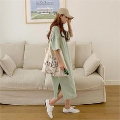 Ontheriver - Slit-Side Long T-Shirt Dress Ontheriver - Slit-Side Long T-Shirt Dress