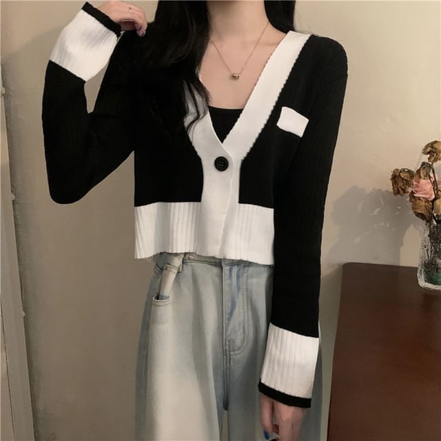 Sisyphi-V-Neck Contrast Trim Button-Up Cardigan