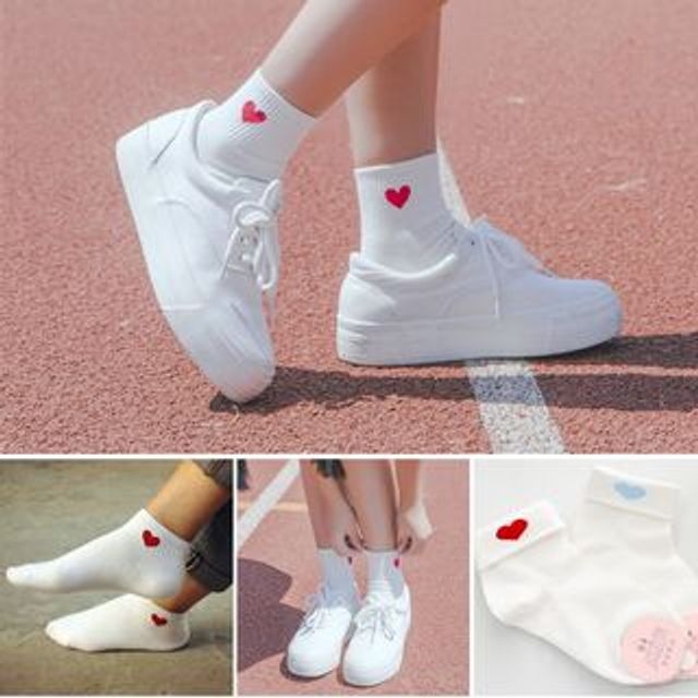 Gentiana-Heart-Embroidered Socks