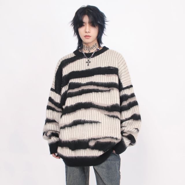 Derbundy-Long-Sleeve Crew Neck Zebra Print Ribbed Sweater