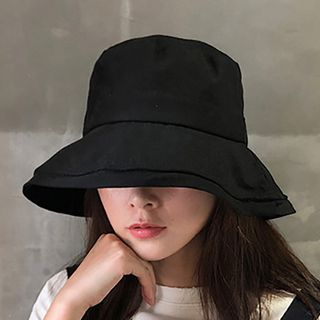 pompabee bucket hat