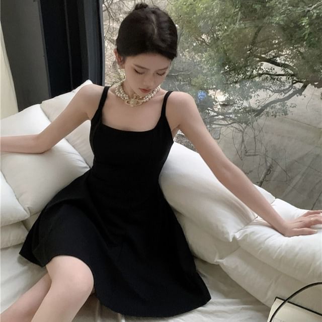 Hevnir-Spaghetti Strap Scoop Neck Plain Mini A-Line Dress