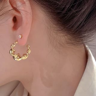 Kiren-Twisted Open Hoop Earring