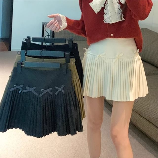 Low-Waist V-Shape Pleated Mini Skirt in 6 Colors