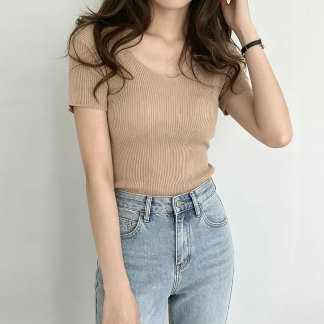 Yako-V-Neck Short-Sleeve Knit Top