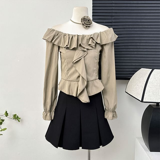 Lemongrass-Ruffled Off-Shoulder Crop Blouse with Choker