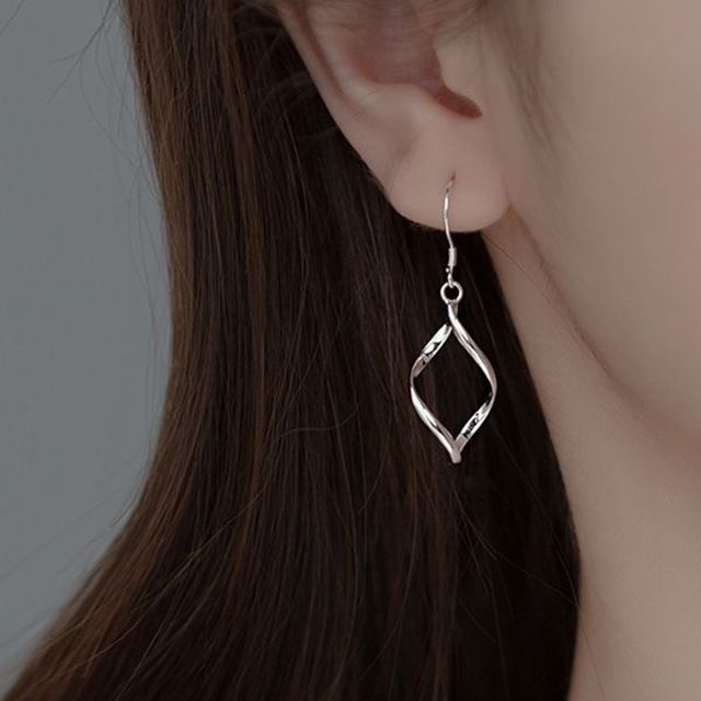 True Glam-Twisted Drop Earring