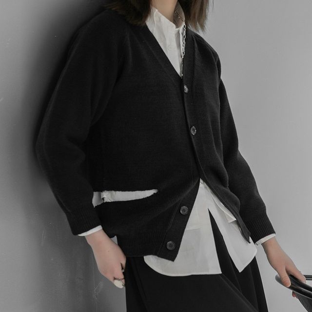 SIMPLE BLACK-Cut-Out Cardigan