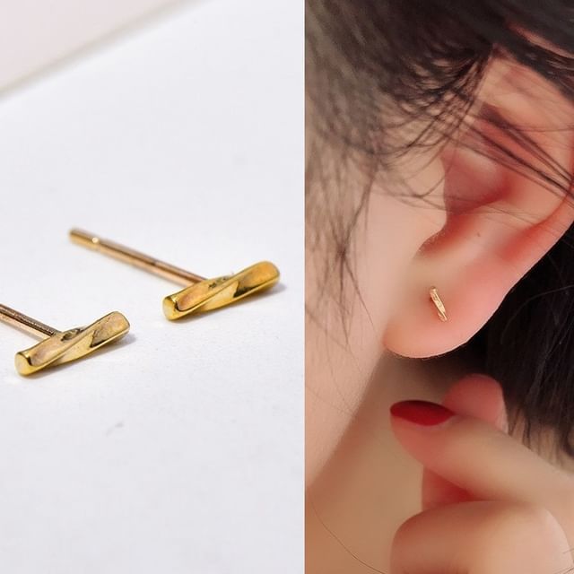 Phoenoa-Metallic Stud Earring