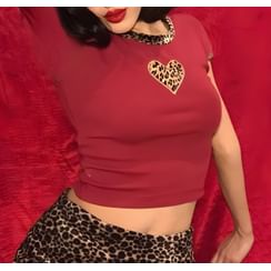 Honet - Leopard Print Heart Applique Short-Sleeved Cropped T-Shirt Honet - Leopard Print Heart Applique Short-Sleeved Cropped T-Shirt
