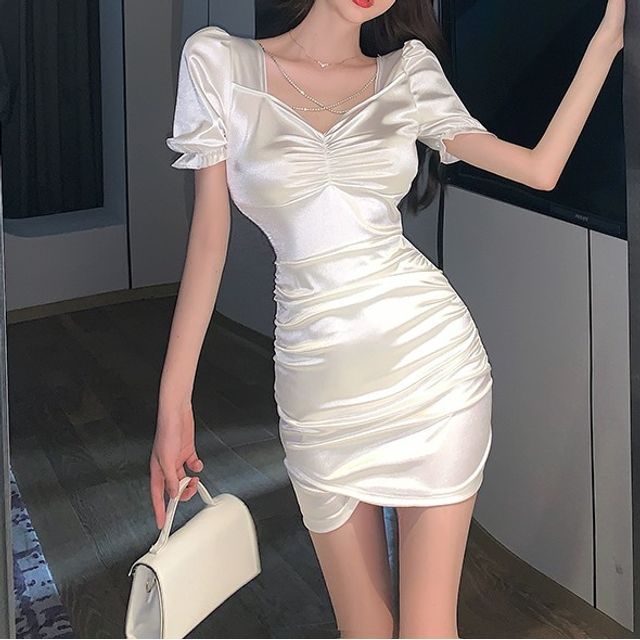 【美品】FETICO PUFF SLEEVE KNIT DRESS Smocked Eyelet Square Neck Puff Sleeve Mini Dress – This is the Finale