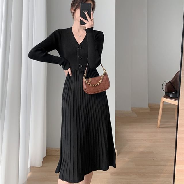 black accordion pleated dress 70s Themes Black and Sequin Accordion Pleated Midi Dress Size M  CRITERIA  VINTAGE