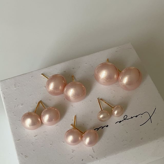 Panda Dama-Faux Pearl Ear Stud