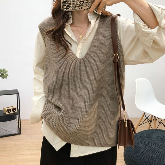 Lewwe-V-Neck Plain Sweater Vest