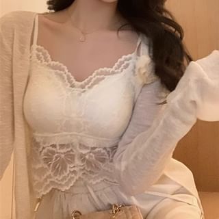 Gecko-V-Neck Padded Lace Crop Cami Top