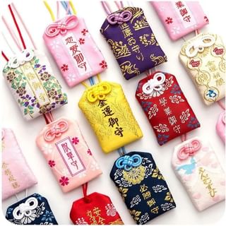 Llavero con amuleto japonés