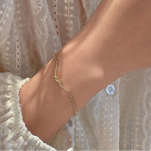 Show Mind-Knot Bracelet
