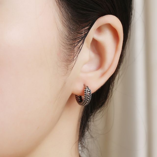 Prushia-Tire Earring