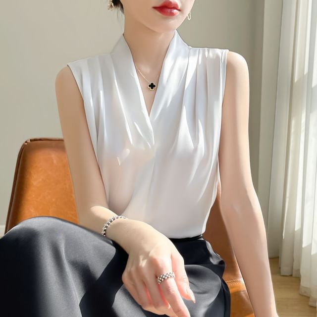 Weelop-Sleeveless V-Neck Plain Blouse