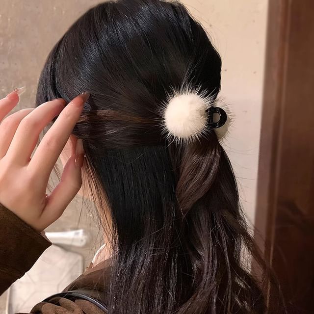 enthice-Fluffy Ball Hair Claw