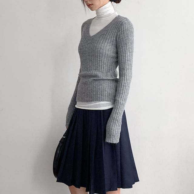 Striinkie-V-Neck Plain Ribbed Knit Sweater