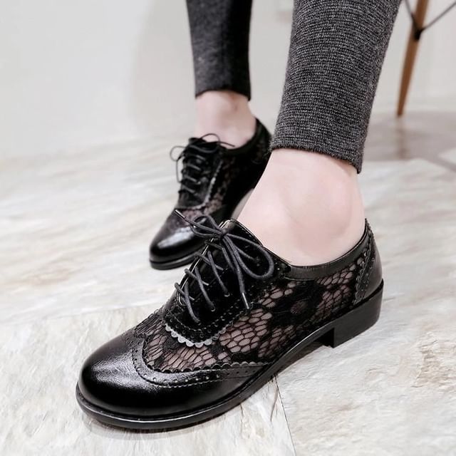 Freesia-42 Perforated Lace-Up Shoes
