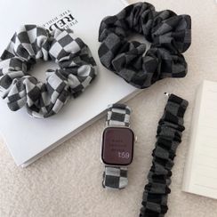Quirtz - Set: Checkerboard Apple Watch Strap + Scrunchie