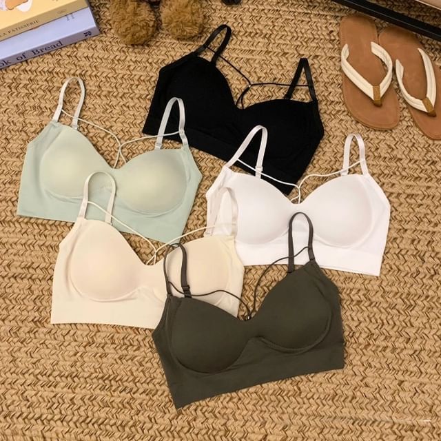 Maisee-Cutout Plain Bra