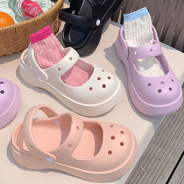 Honkizz-Perforated Platform Plain Sandals