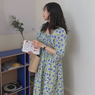 Windcatcher-Puff-Sleeve Square neck Floral Dress