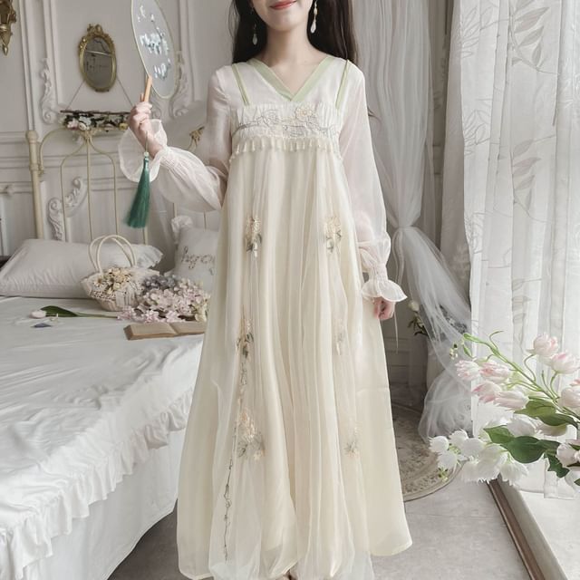 Puff-Sleeve V-Neck Flower Embroidered Maxi Smock Dress Puff-Sleeve V-Neck Flower Embroidered Maxi Smock Dress