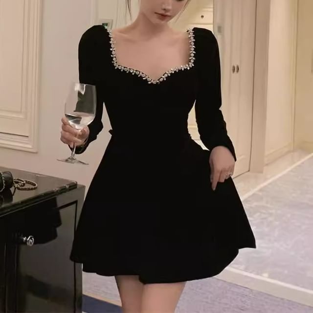 chinese dress ladies Amazon.com: WDIRARA Women's Plus Size Sweetheart Neck Mini Dress Fuzzy Trim  High Waist Long Sleeve Party Short Bodycon Dresses Black 3XL : Clothing,  Shoes & Jewelry
