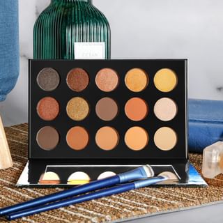 DE'LANCI - 15 Color Bronzed Mocha Eyeshadow Pallete