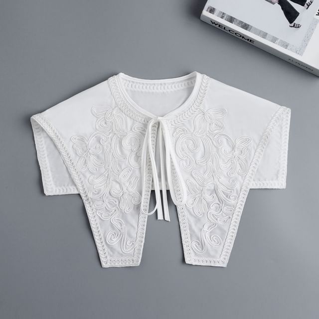 MIOW-Lace Capelet