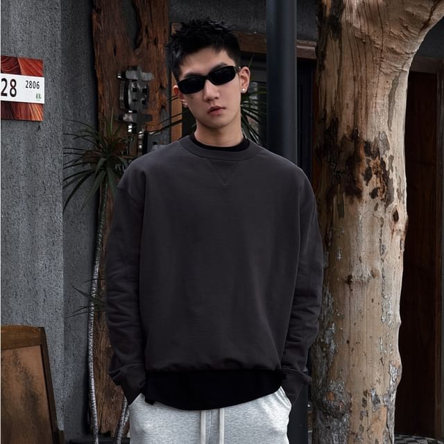 DragonRoad-Mock Two-Piece Crew Neck Two Tone Sweatshirt