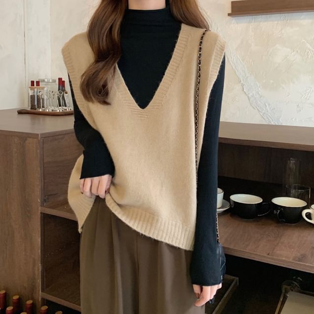 Sisyphi-V-Neck Plain Sweater Vest