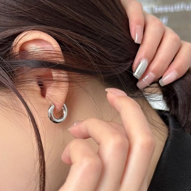A-ROCH-S925 Sterling Silver Huggie Earring