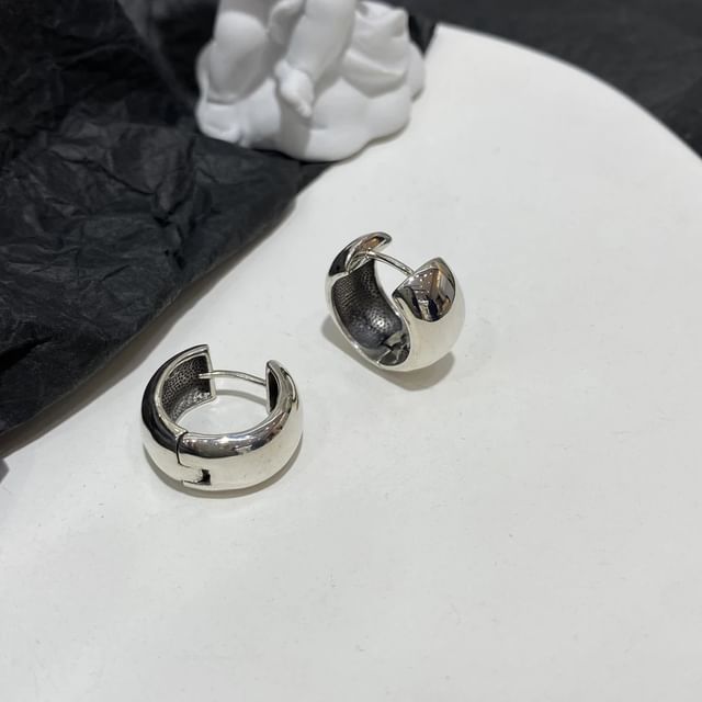 Fireflicka-Shiny Hoop Earring