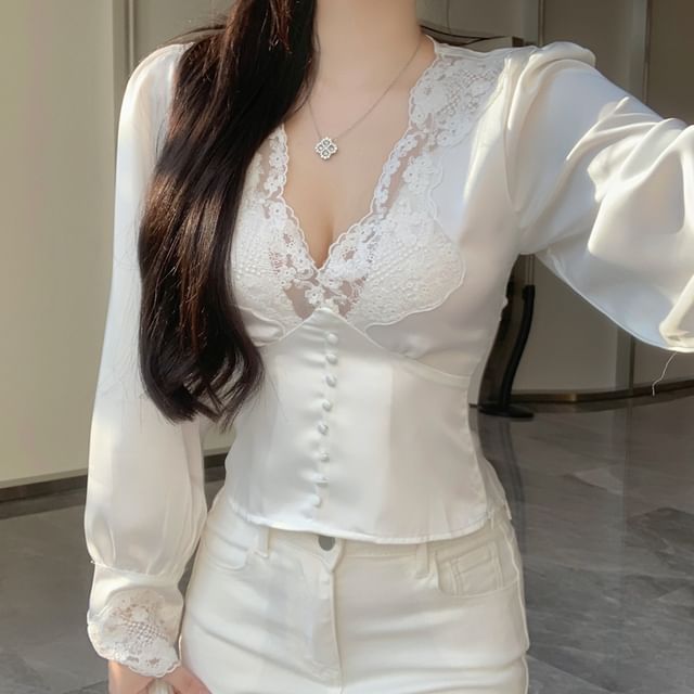 Metonymph-Long-Sleeve V-Neck Lace Panel Plain Crop Top