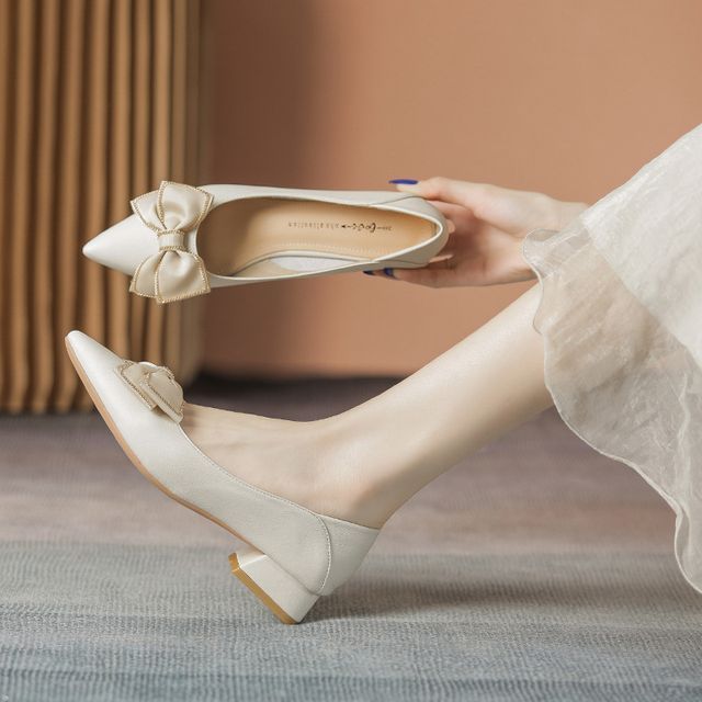 Fale-Pointed Low Heel Pumps