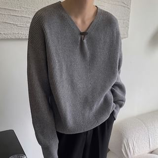 VEAZ-Long-Sleeve V-Neck Plain Knit Top