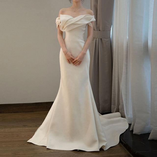 DreesHouse-Off Shoulder Trained Trumpet Wedding Gown