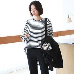Seoul Fashion - Striped Oversized T-Shirt Seoul Fashion - Striped Oversized T-Shirt