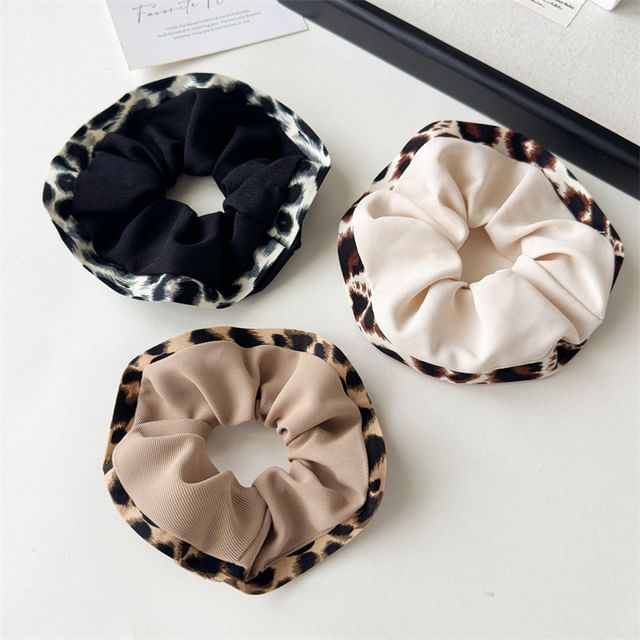 enthice-Leopard Trim Scrunchie
