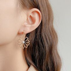 LIVSIA - Dangle Flower Ear Stud LIVSIA - Dangle Flower Ear Stud
