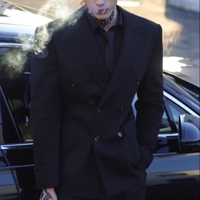 DragonRoad-Peak Lapel Plain Double-Breasted Blazer
