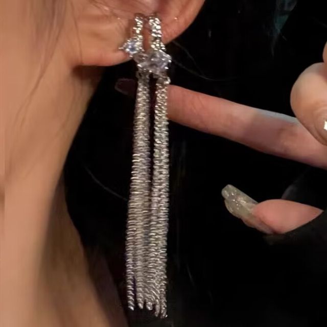 Chimerro-Rhinestone Fringed Ear Cuff