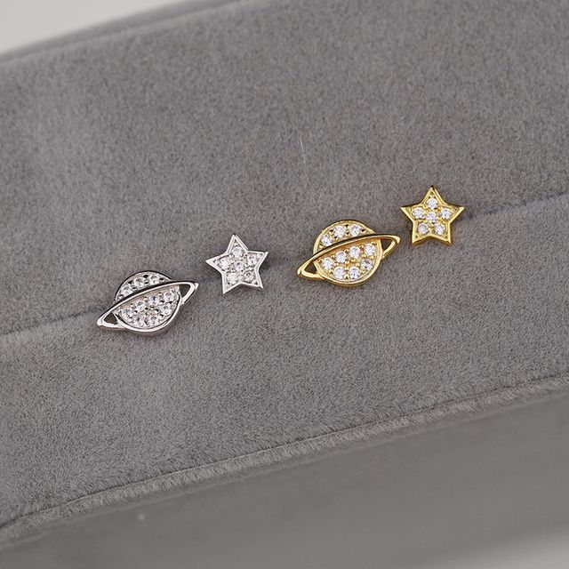 FOON-Mismatch Ear Stud